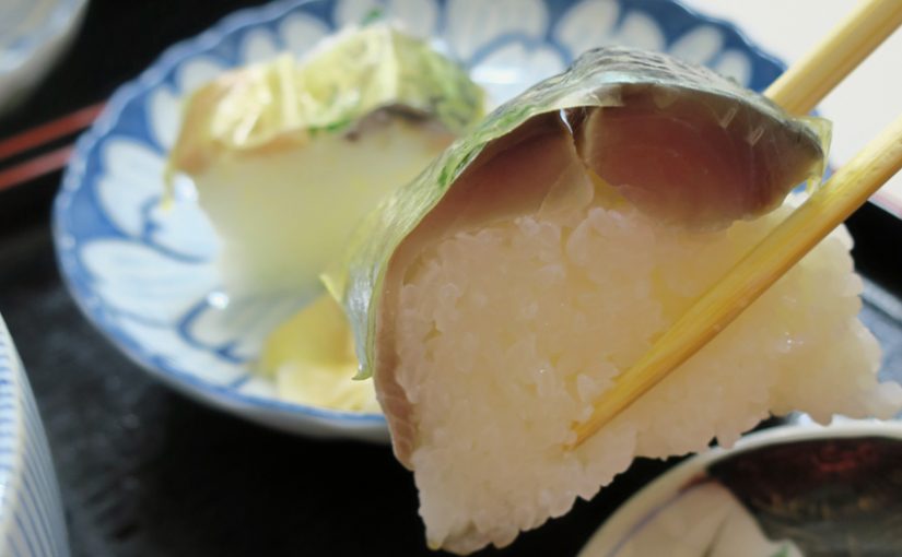 京都・出町　「満寿形屋」の鯖寿しうどんセット