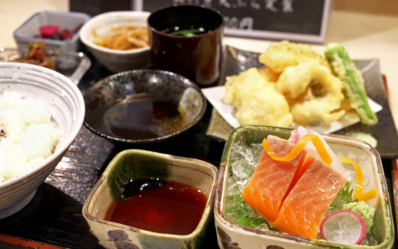 京の三十三食 二十一番　宮川町　光琳のお刺身天ぷら定食