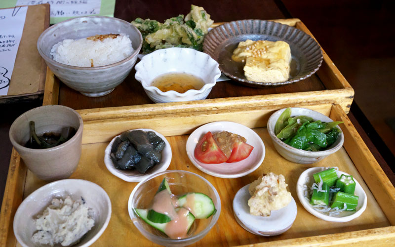 京の三十三食 九番　出町　出町ろろろの「お昼のろろろ弁当」