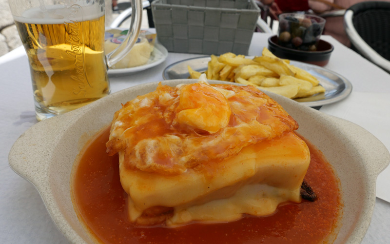 ポルトを食べる　フランセジーニャとナタ