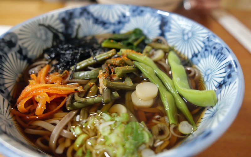 木曽・馬籠宿　近江屋の山菜そば