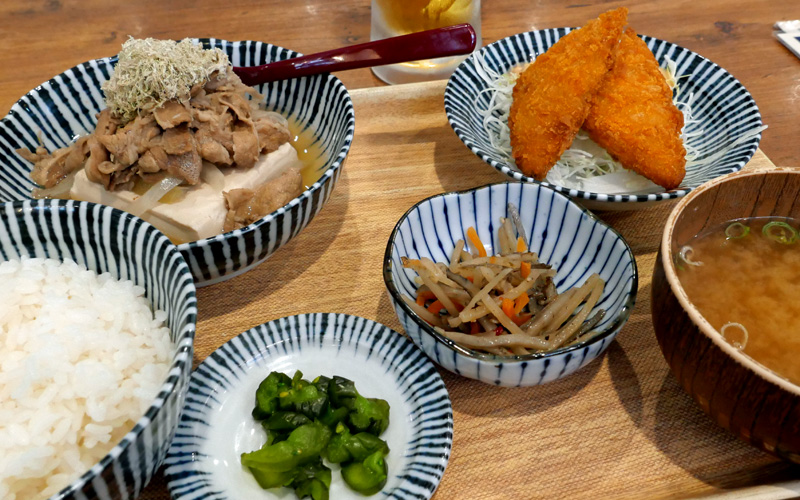高槻　安べゑの「肉豆腐定食　白」