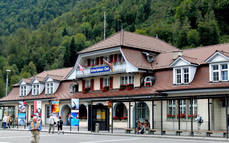 My memory 駅 3私鉄が合流するインターラーケン・オスト