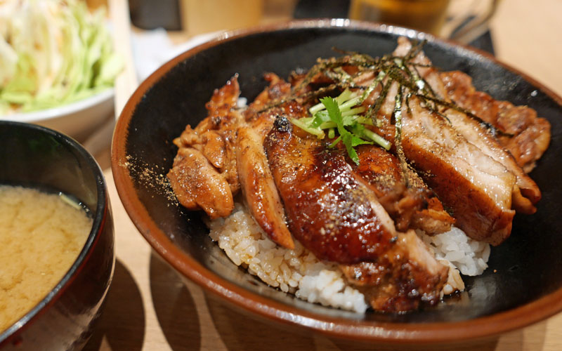 高槻　焼鳥のヒナタの炭火焼鳥丼