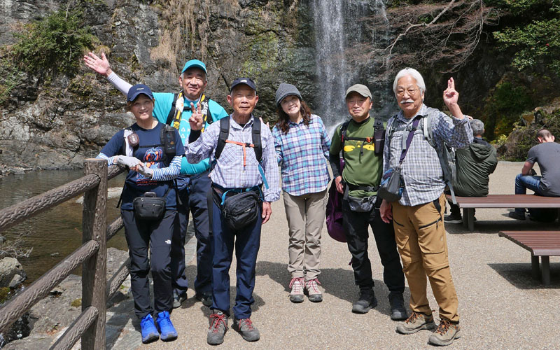 山と飲み会　しおんじ山から箕面の大滝～４時間コース