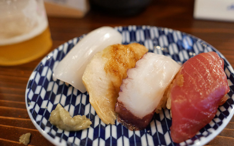 京都・四条烏丸　「百圓寿司スタンド えにし」で軽く３杯　