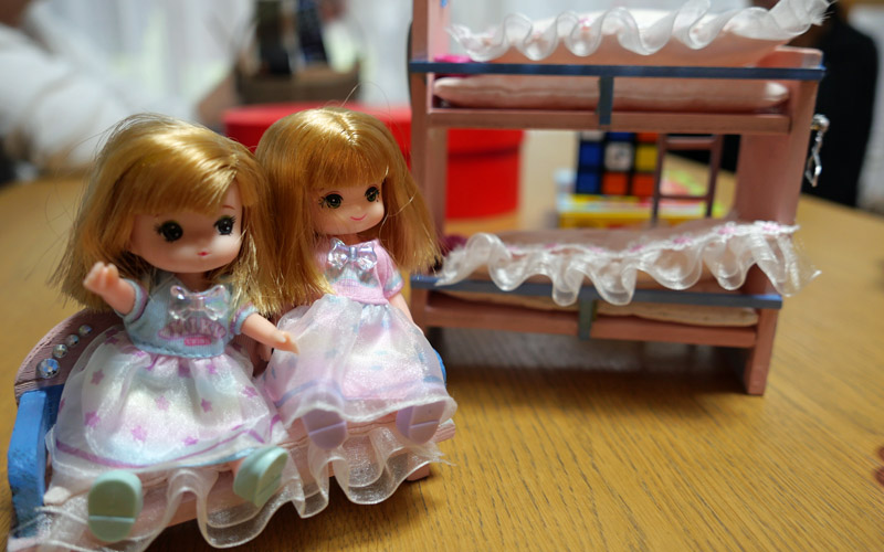 ミキちゃん・マキちゃん、いっしょに遊ぶ