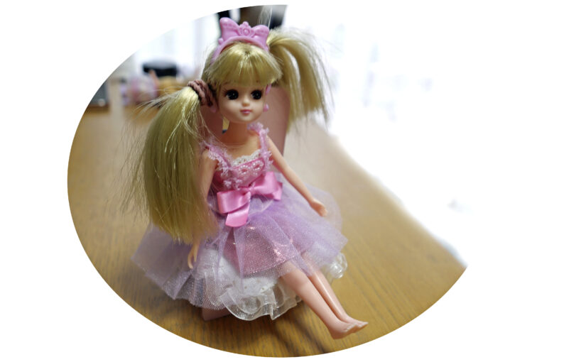 リカちゃん　わたしのチェアーに大満足！