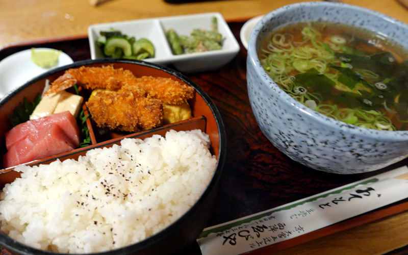 京都・西陣　西陣ゑびやのそば定食