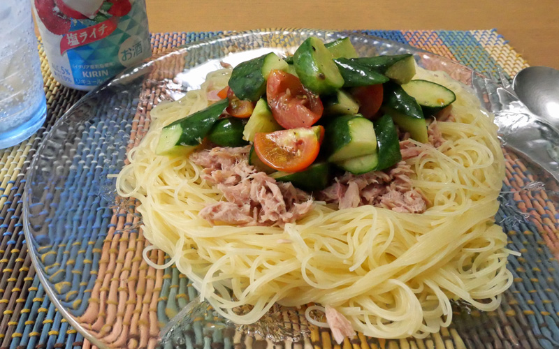 自分でつくる　キュウリとツナの冷製パスタ