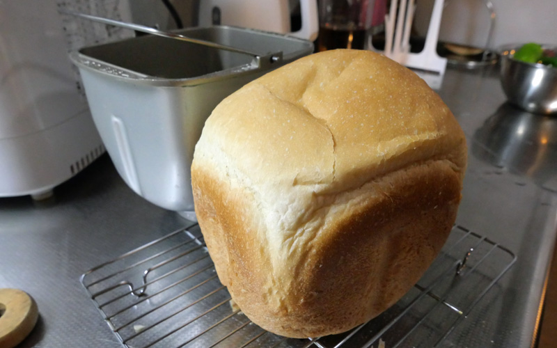 パンを焼く　基本の食パンのつくり方