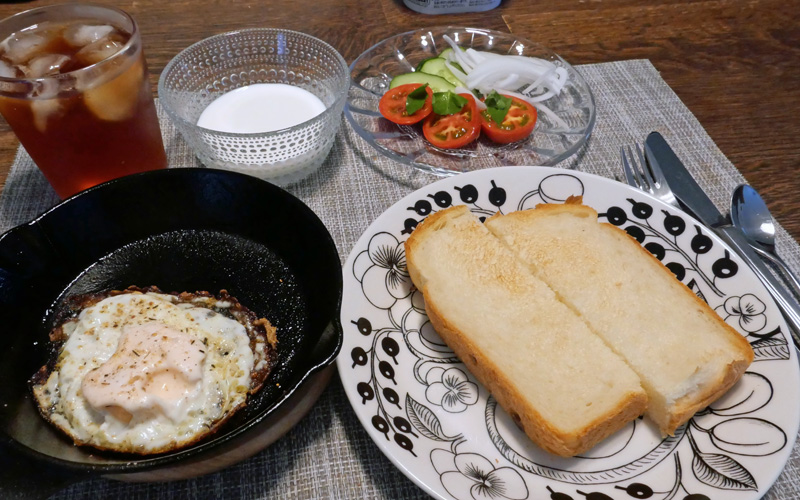 パンを焼く　基本の食パンで朝食を