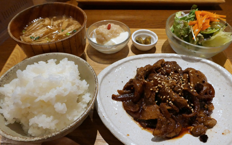 京都・岡崎　大阪屋こうじ店 糀屋Cafeの豚バラもろみ味噌定食