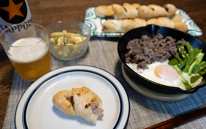 パンを焼く　ベーコンエピで独り夕飯